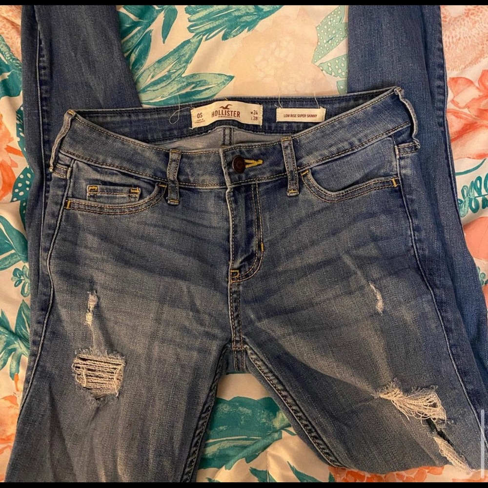 hollister low rise super skinny ripped jeans